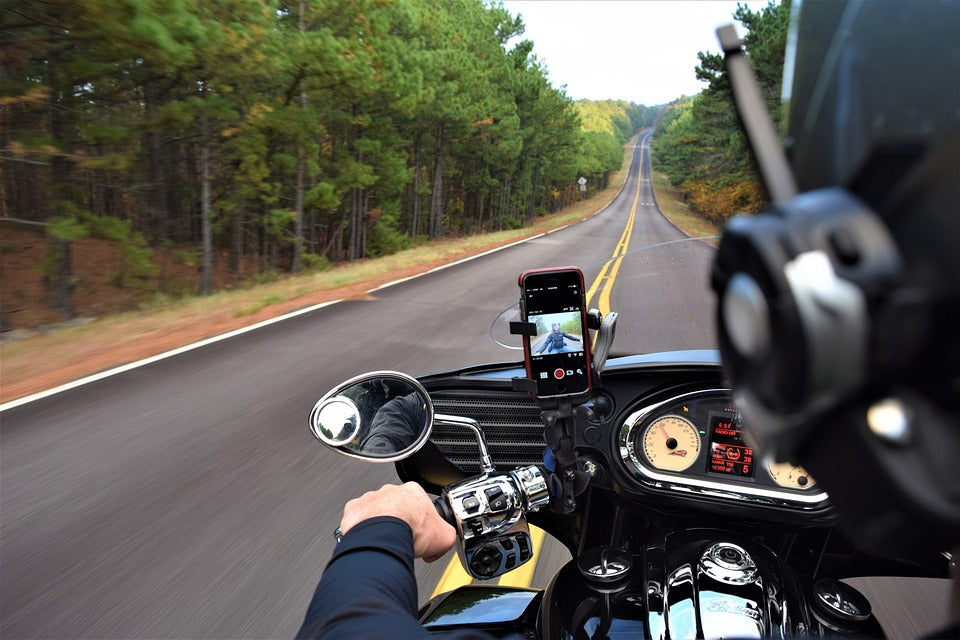 Cardo vs. Ejeas: Which is the Better Motorcycle Intercom System?